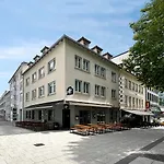 Benztown Hotel Gaestehaus